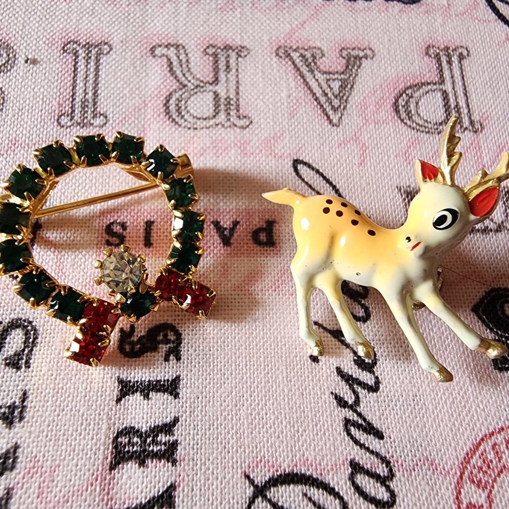 ROK Enamel Deer Pin and A Wreath Pin
